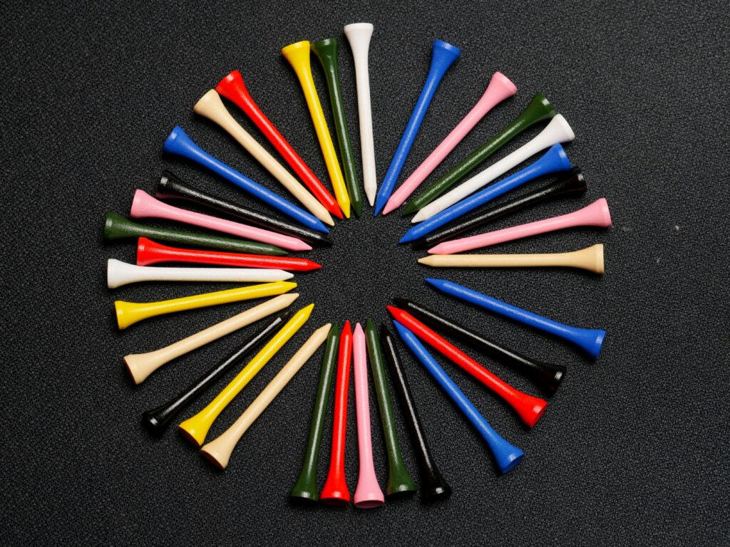 Color golf tees for driver. image